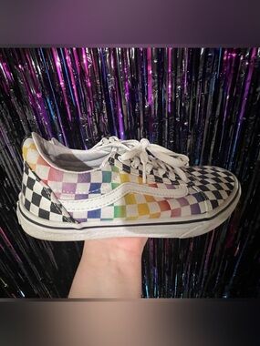 Vans Big kids size 6 is equivalent to women’s 7 1/2